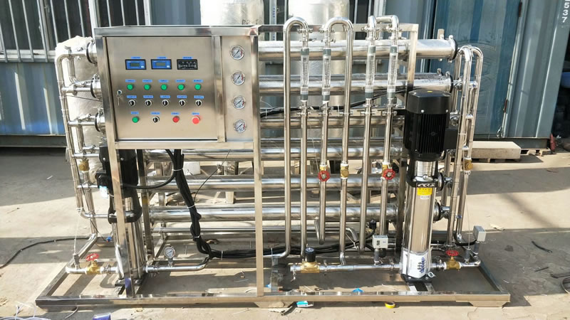 唐山一家日本企業上的2噸反滲透純凈水設備,工廠生產車間對電子設備沖洗用水